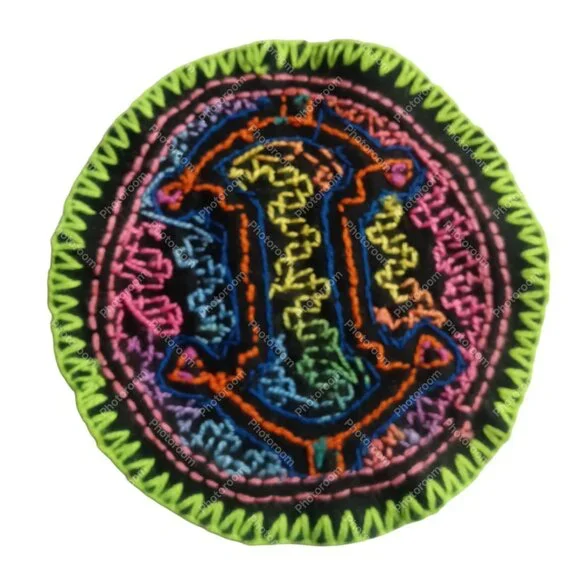 Shipibo Rug Hand Embroidered Geometric Patterns - Picture 5 of 6